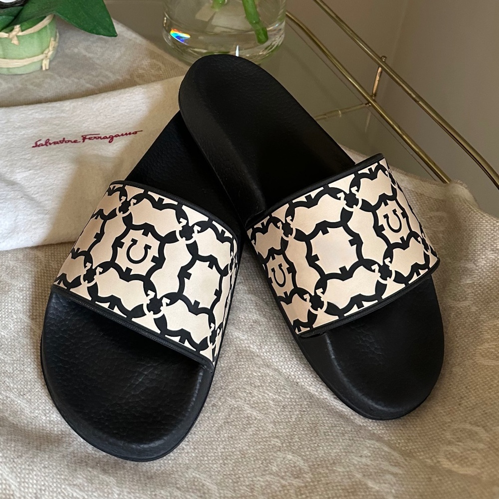 Ferragamo Groovy Slip on Slides NWOT